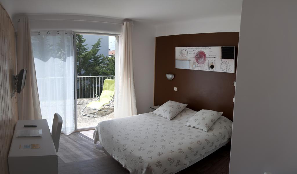 Le Pavillon Bleu Hotel Restaurant Royan Room photo